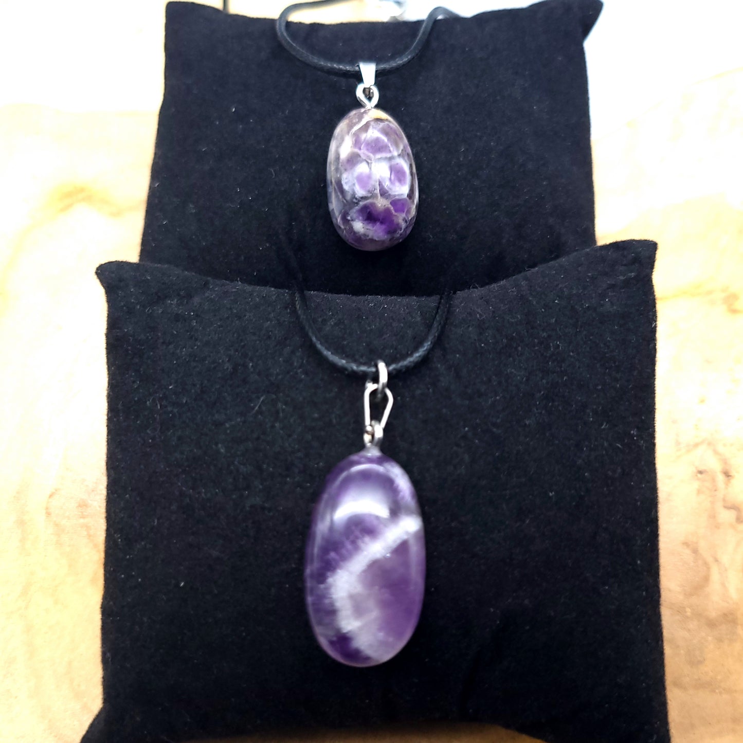 COLLIER + PENDENTIF GALET POLI EN PIERRE AMÉTHYSTE RUBANÉE - BIJOU ARTISANAL, UNIQUE & ORIGINAL