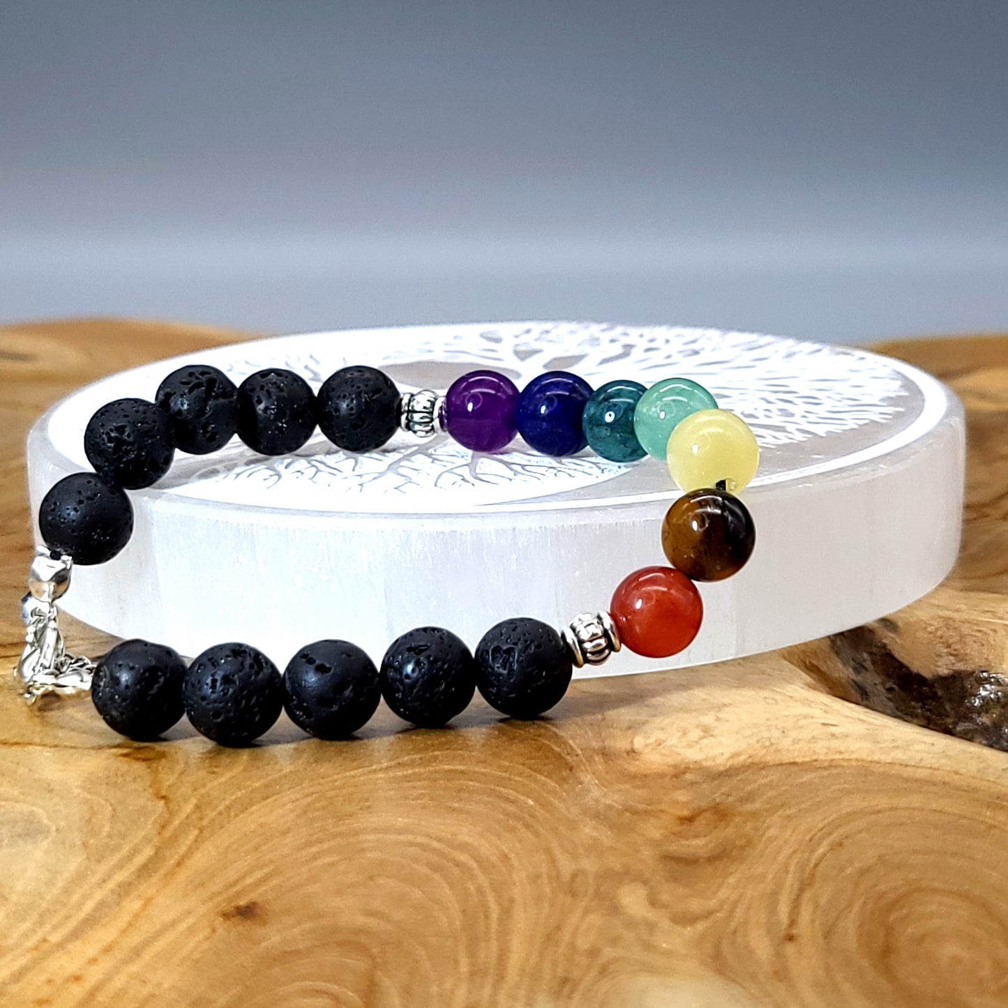 BRACELETS DE PERLES RONDES EN PIERRES DE LAVE + 7 CHAKRAS - 2 TAILLES AU CHOIX - BIJOUX ARTISANAUX, UNIQUES & ORIGINAUX