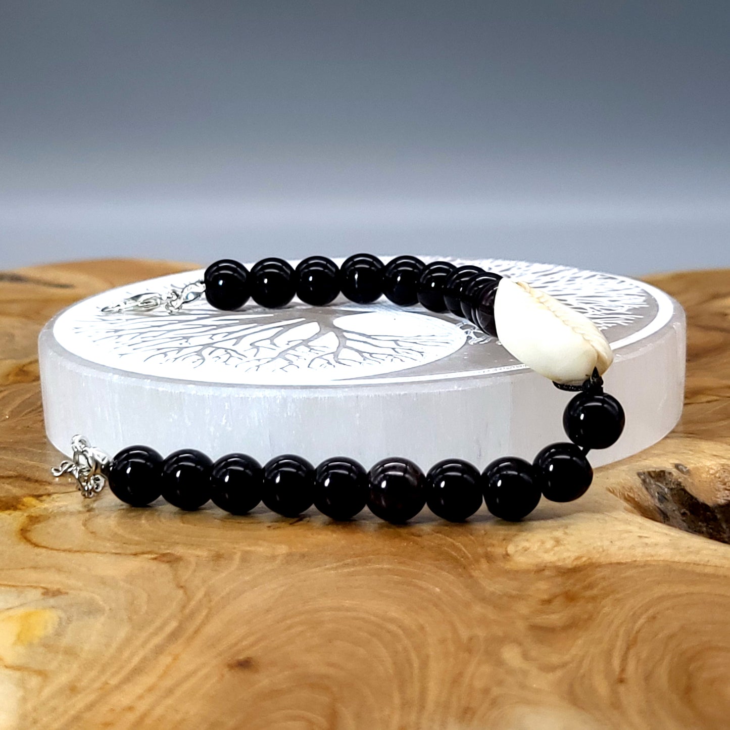 BRACELETS EN PERLES RONDES EN PIERRE ONYX NOIR + CAURI (coquillage) - 2 TAILLES AU CHOIX - BIJOUX ARTISANAUX, UNIQUES & ORIGINAUX