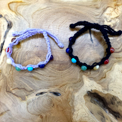 BRACELETS 7 CHAKRAS EN MACRAMÉ + 7 PIERRES ASSOCIÉES - AJUSTABLES & MIXTES, UNIQUES & ARTISANAUX