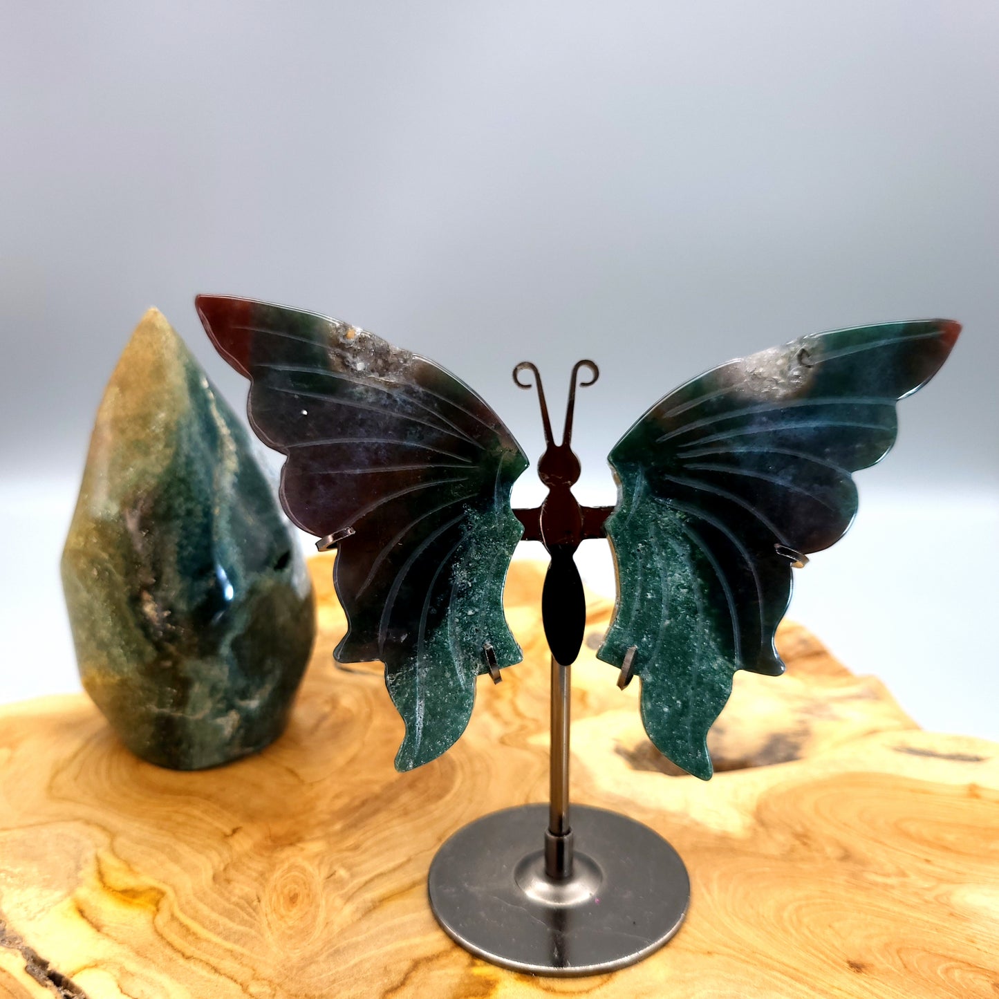 GRAND PAPILLON EN PIERRE DE JASPE OCÉAN N°6 SUR SOCLE EN MÉTAL - DÉCORATION ARTISANALE, ORIGINALE & UNIQUE AU CHOIX