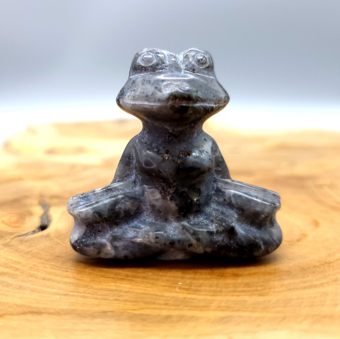 PETITES GRENOUILLES EN MÉDITATION EN PIERRES AU CHOIX - SCULPTURES UNIQUES & ARTISANALES