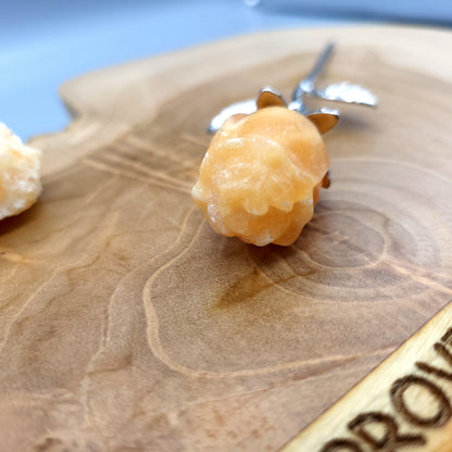 FLEUR " ROSE " EN PIERRE CALCITE JAUNE SCULPTÉE – DÉCORATION ORIGINALE, UNIQUE & ARTISANALE