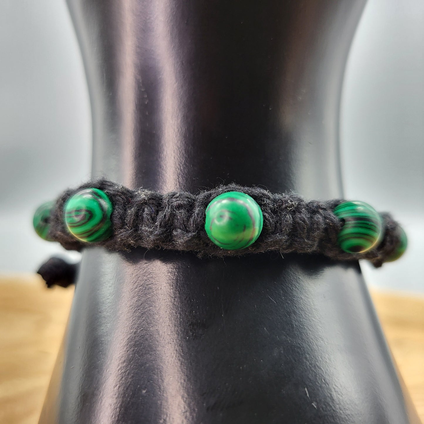 BRACELET MACRAMÉ EN PIERRE DE MALACHITE - AJUSTABLE & MIXTE, UNIQUE & ARTISANAL