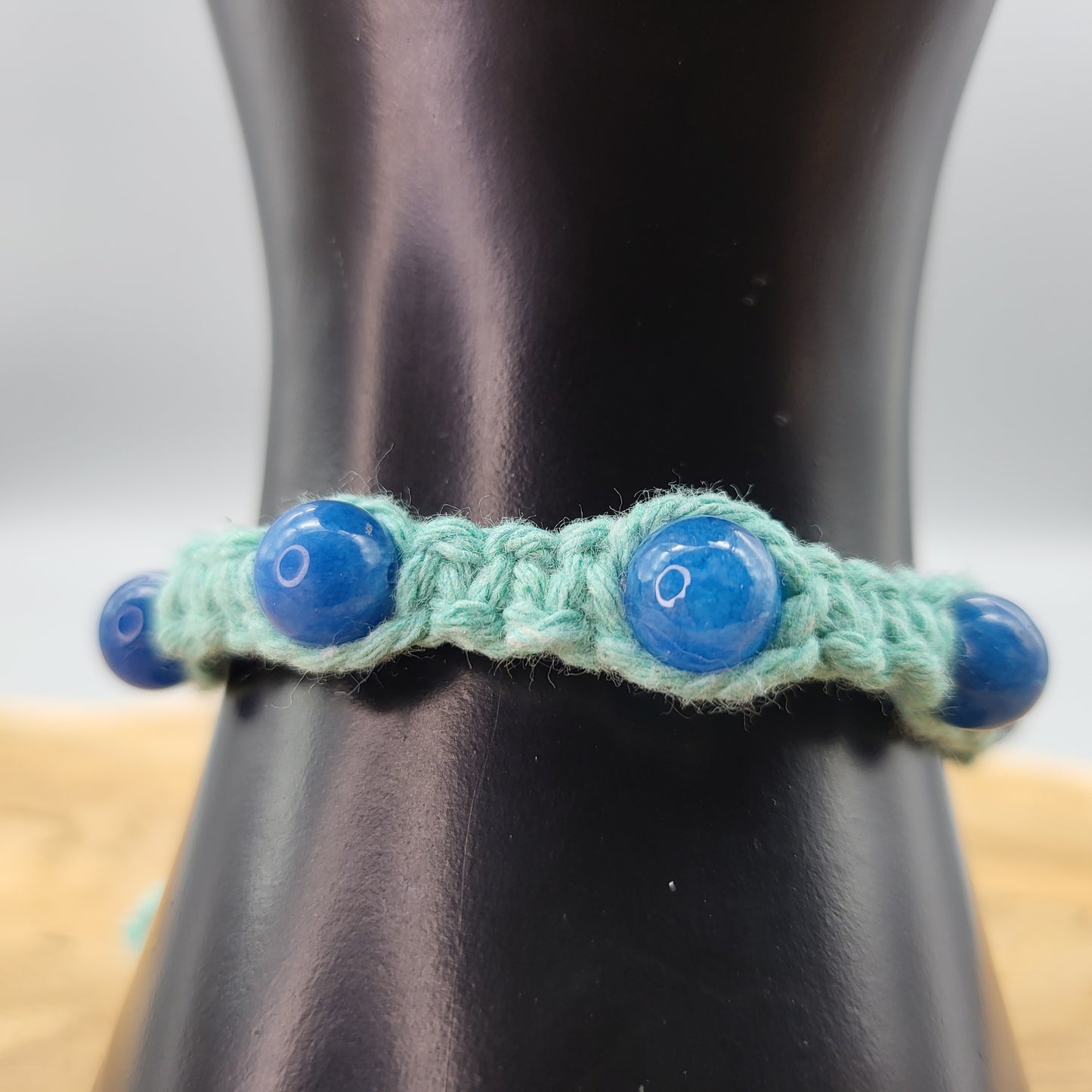 BRACELET MACRAMÉ EN PIERRE APATITE BLEUE - AJUSTABLE & MIXTE, UNIQUE & ARTISANAL