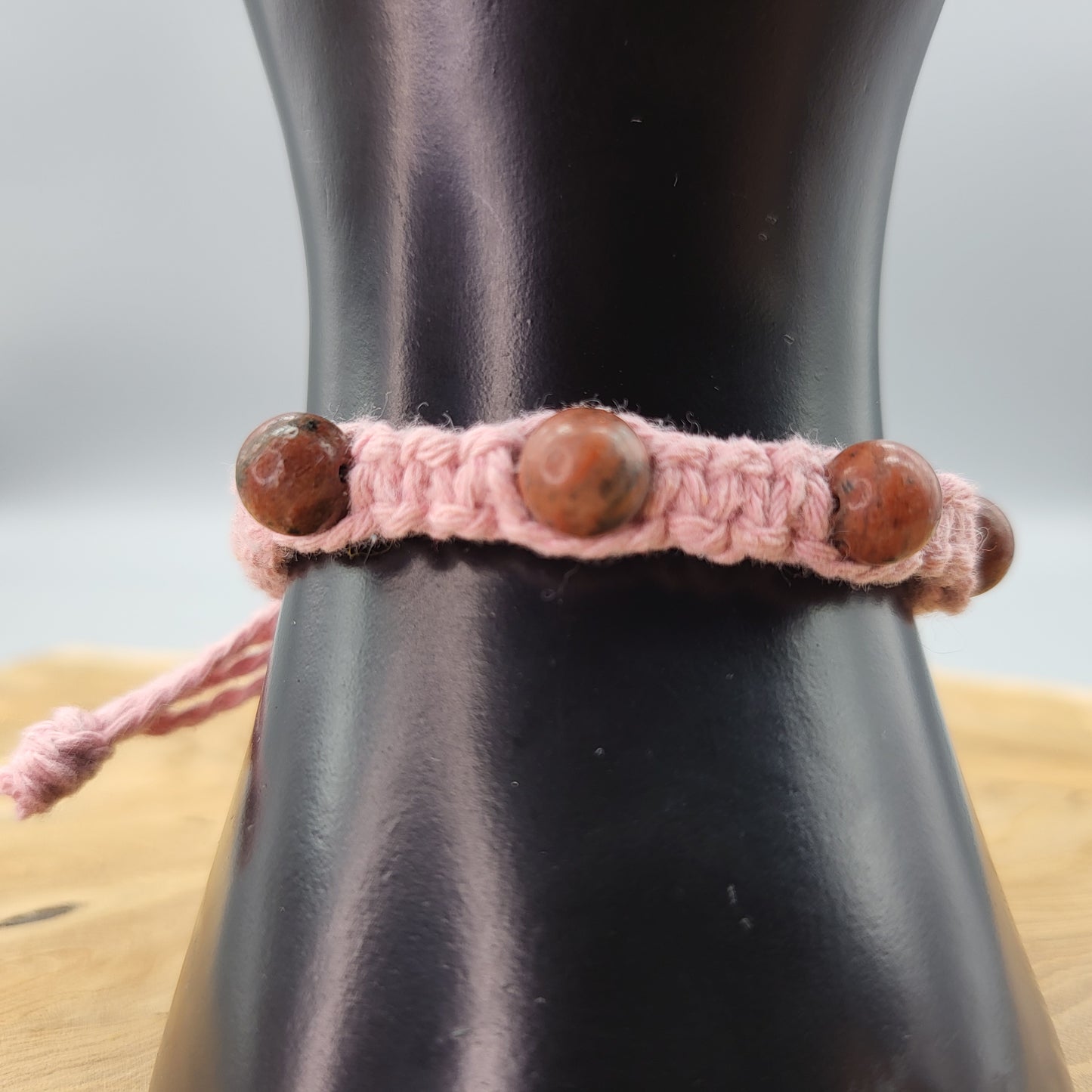 BRACELET MACRAMÉ EN PIERRE DE JASPE ROUGE - AJUSTABLE & MIXTE, UNIQUE & ARTISANAL