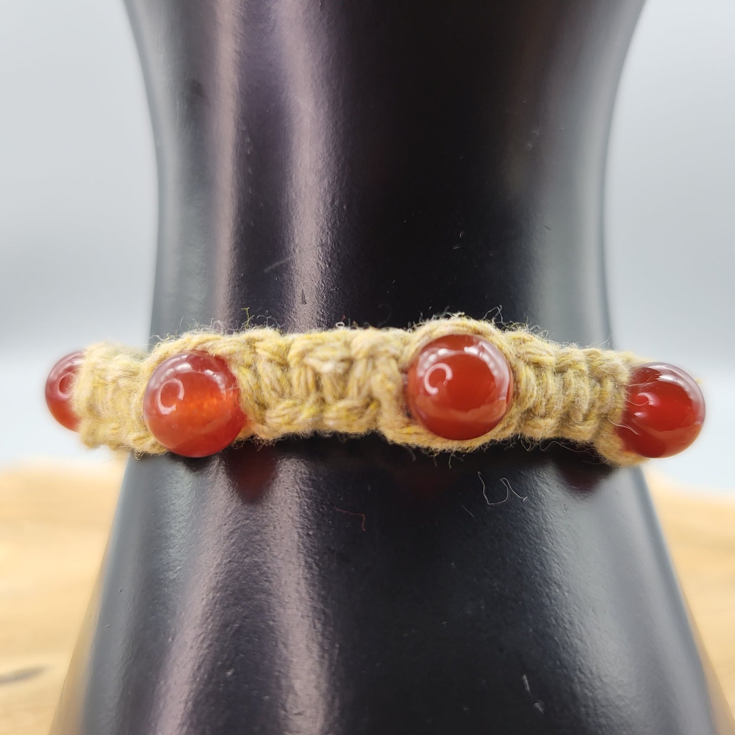 BRACELET MACRAMÉ EN PIERRE DE CORNALINE - AJUSTABLE & MIXTE, UNIQUE & ARTISANAL