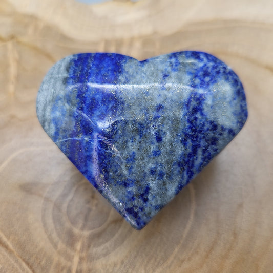 COEUR SCULPTÉ EN PIERRE DE LAPIS LAZULI N°1 - UNIQUE & ARTISANAL