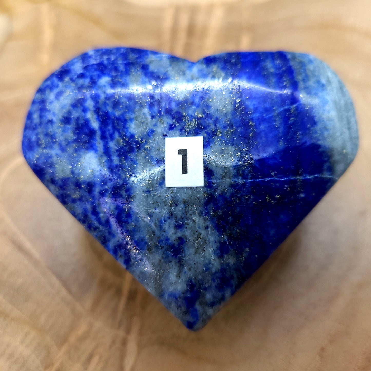 COEUR SCULPTÉ EN PIERRE DE LAPIS LAZULI N°1 - UNIQUE & ARTISANAL