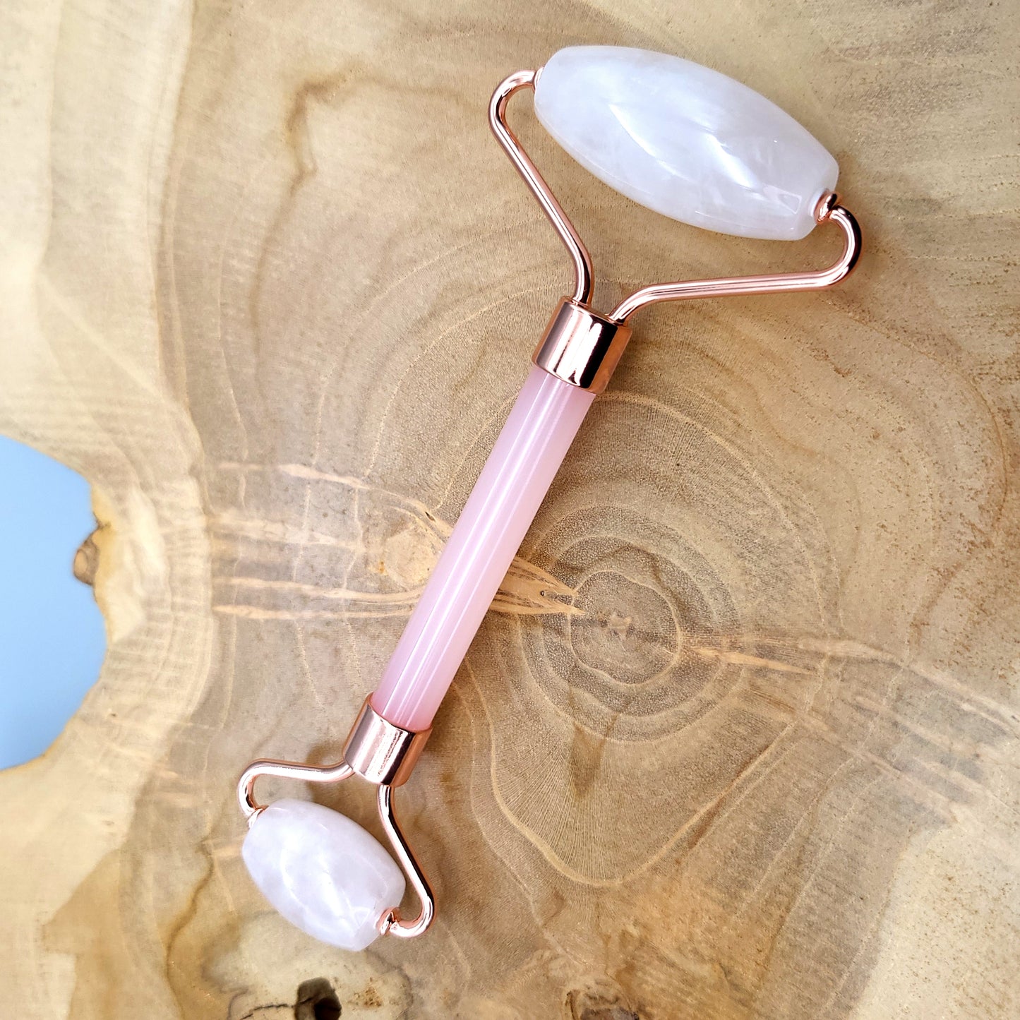 2 SUBLIMES OUTILS de BEAUTÉ « 2 ROULEAUX » EN PIERRE QUARTZ ROSE + VRAIES FLEURS SÉCHÉES (AU CHOIX) - MASSAGE & ANTI-ÂGE