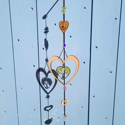 DÉCORATION SUNCATCHER COEUR ARBRE DE VIE EN PIERRE DE PÉRIDOT (vert) + COEURS EN BOIS - ATTRAPE SOLEIL UNIQUE, ARTISANAL & ORIGINAL