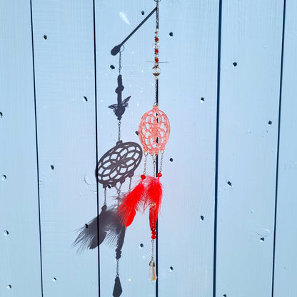 DÉCORATION " 2 EN 1 "  DREAMCATCHER + SUNCATCHER TONS ROUGES + PAPILLON - (ATTRAPE-RÊVES avec un ATTRAPE SOLEIL) UNIQUE, ARTISANAL & ORIGINAL