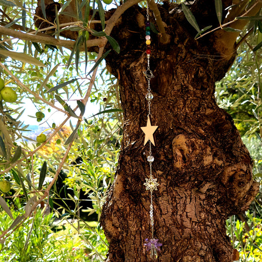 DÉCORATION SUNCATCHER 7 CHAKRAS EN PIERRES & " UNIVERS" avec  ÉTOILE EN BOIS + ANGE, SOLEIL & SATURNE - ATTRAPE SOLEIL UNIQUE, ARTISANAL & ORIGINAL