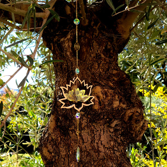 DÉCORATION SUNCATCHER EN BOIS + LOTUS EN MÉTAL DORÉ - ATTRAPE SOLEIL UNIQUE, ARTISANAL & ORIGINAL