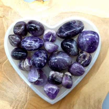 AMÉTHYSTE EN PETITES PIERRES POLIES ET BRUTES