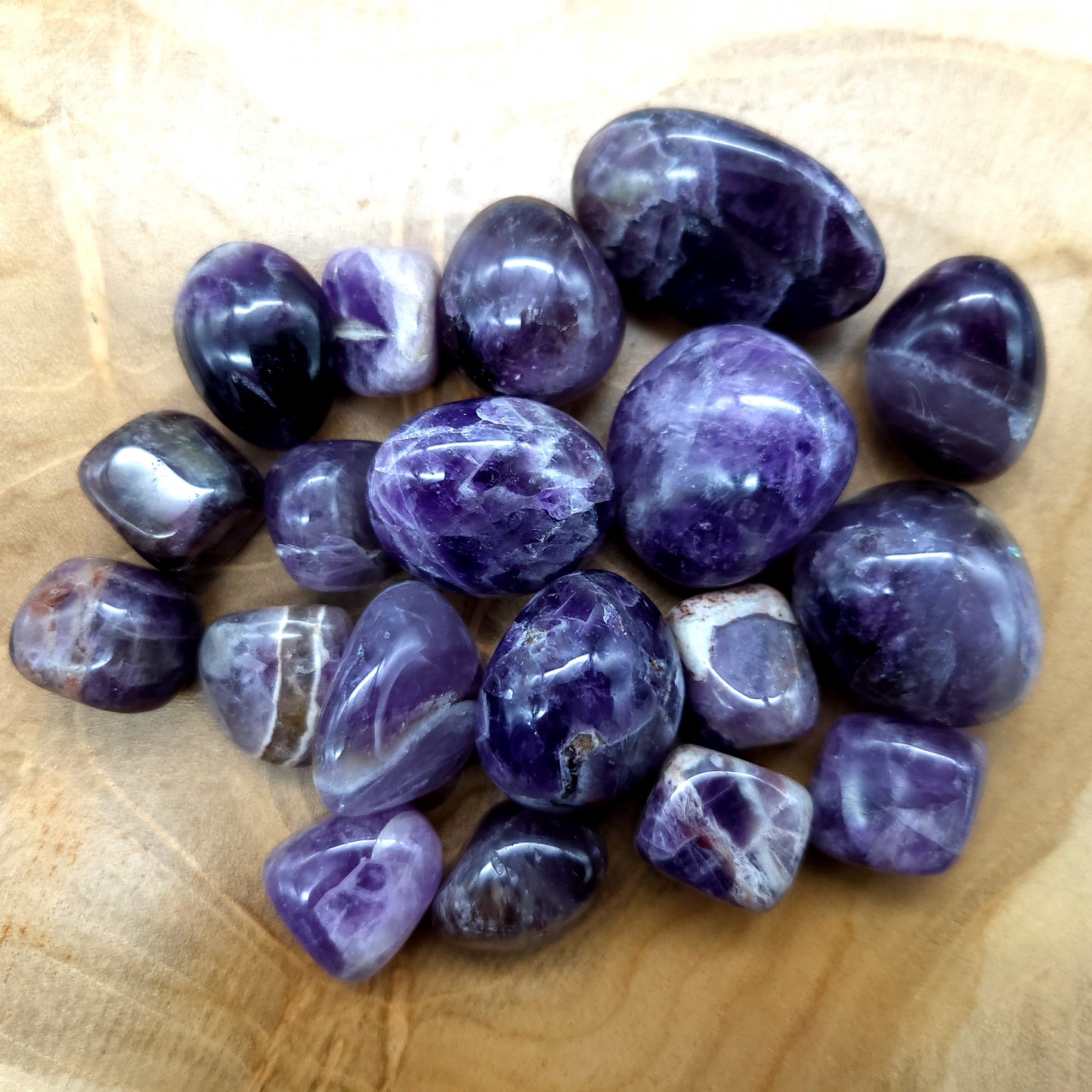 AMÉTHYSTE EN PETITES PIERRES POLIES ET BRUTES