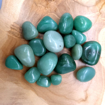 AVENTURINE VERTE EN PETITES PIERRES POLIES ET BRUTES