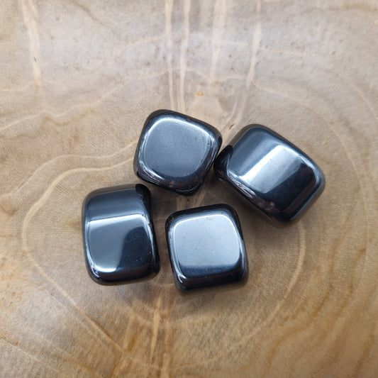 HÉMATITE EN PETITES PIERRES POLIES ET BRUTES