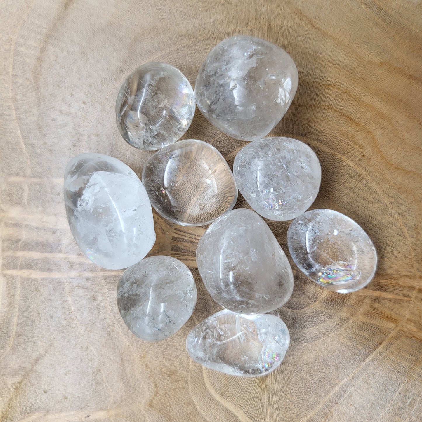 CRISTAL DE ROCHE + DEMI GÉODE + PIERRES BRUTES ET POLIES