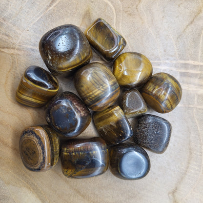 OEIL DU TIGRE EN PETITES PIERRES POLIES ET BRUTES