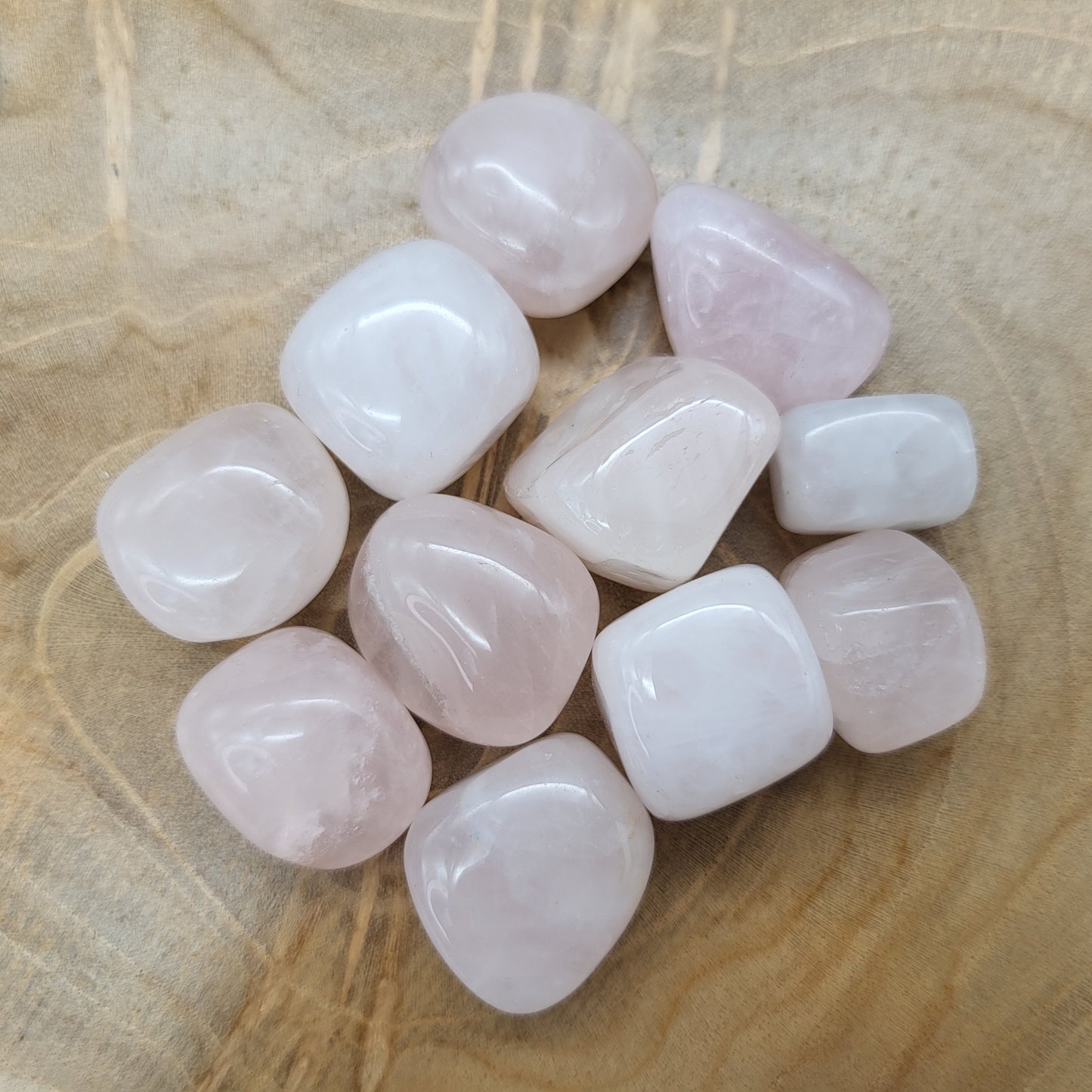 QUARTZ ROSE EN PETITES PIERRES POLIES ET BRUTES