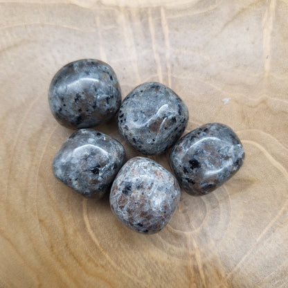 YOOPERLITE EN PETITES PIERRES POLIES ET BRUTES