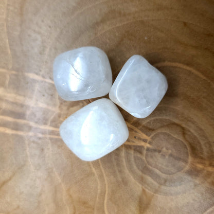 QUARTZ BLANC EN PETITES PIERRES POLIES ET BRUTES