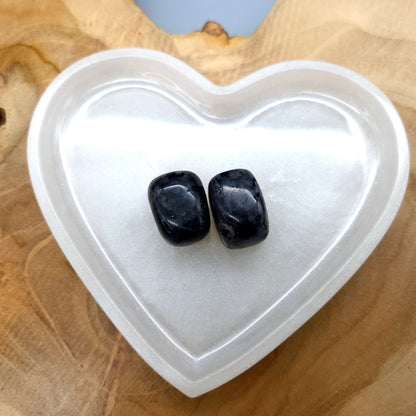 LARVIKITE EN PETITES PIERRES POLIES ET BRUTES