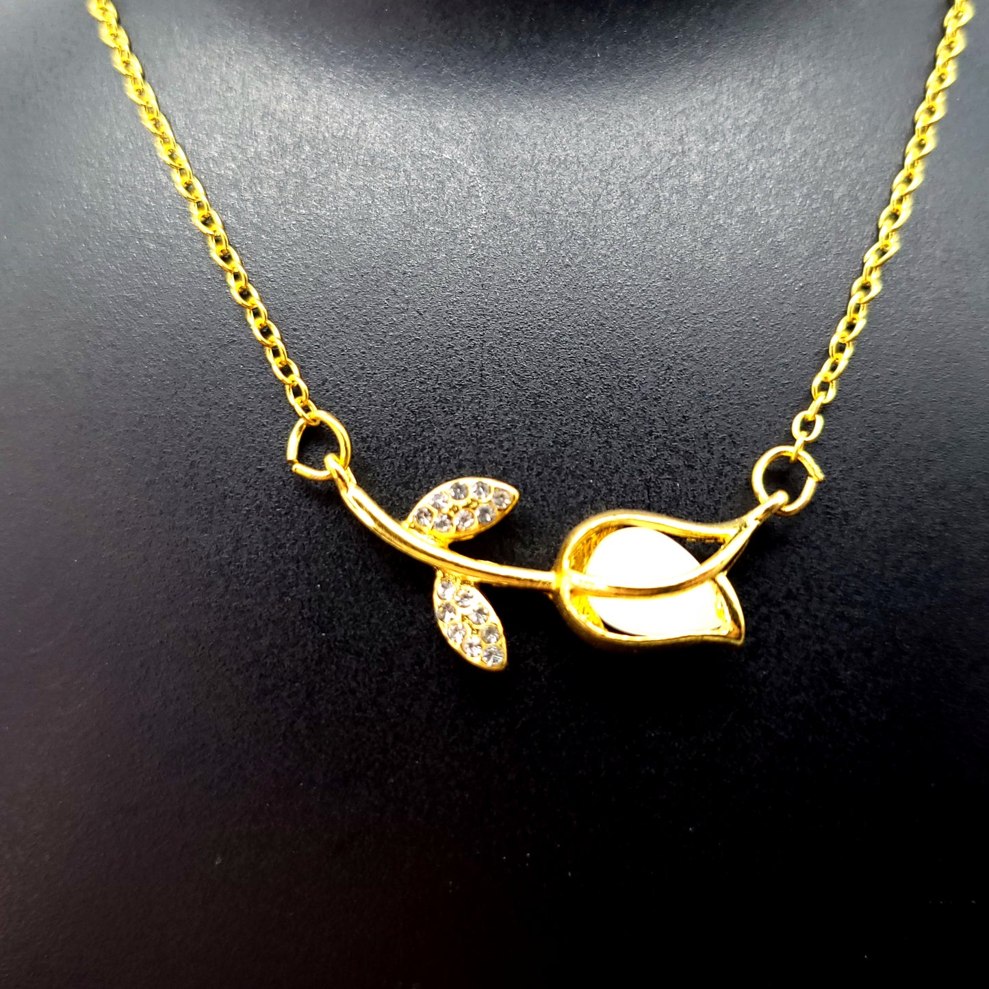 CHAINE DORÉE + FLEUR ROSE + STRASS + BILLE FLUORESCENTE - BIJOU FANTAISIE