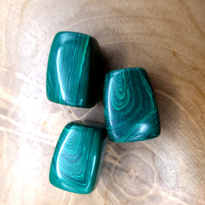 MALACHITE EN PETITES PIERRES POLIES