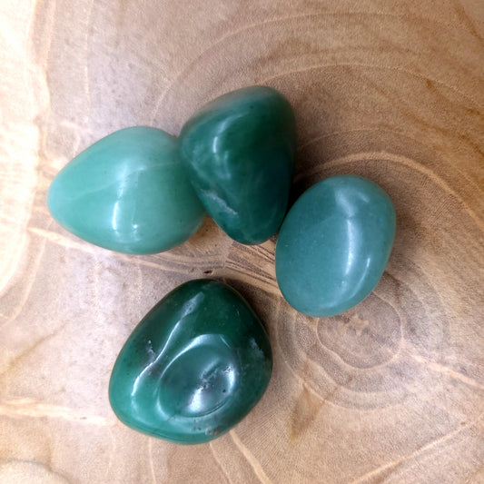 AVENTURINE VERTE EN PETITES PIERRES POLIES ET BRUTES