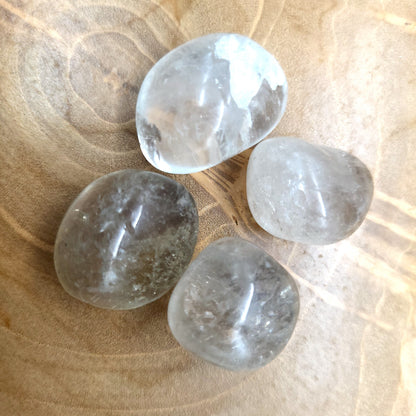 CRISTAL DE ROCHE + DEMI GÉODE + PIERRES BRUTES ET POLIES