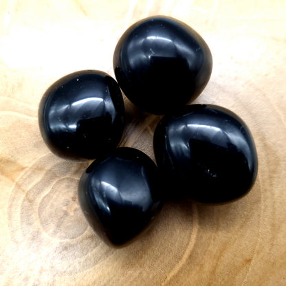 OBSIDIENNE NOIRE EN PETITES PIERRES POLIES ET BRUTES