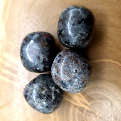 YOOPERLITE EN PETITES PIERRES POLIES ET BRUTES