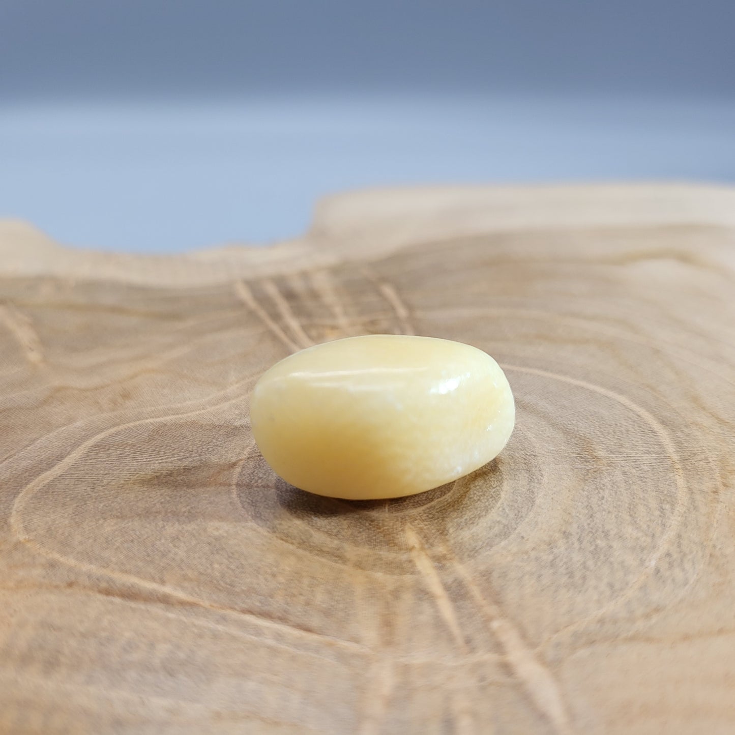 CALCITE JAUNE ou ORANGE EN PETITES PIERRES POLIES ET BRUTES