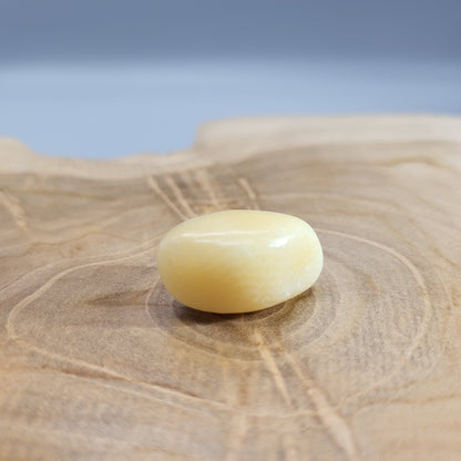 CALCITE JAUNE ou ORANGE EN PETITES PIERRES POLIES ET BRUTES