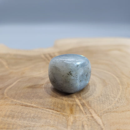 LABRADORITE EN PETITES PIERRES POLIES ET BRUTES