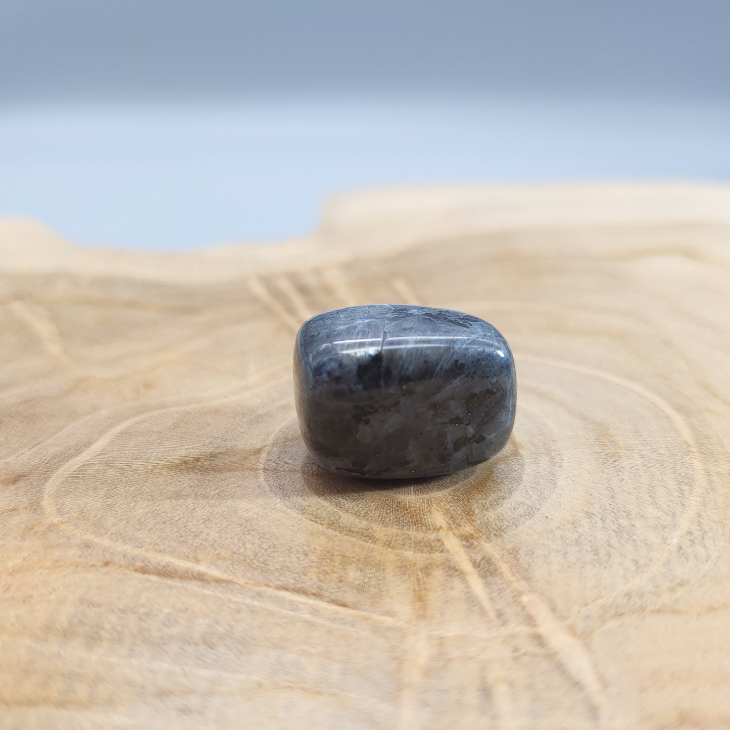 LARVIKITE EN PETITES PIERRES POLIES ET BRUTES