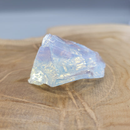 OPALITE BLEUE (VERRE) EN FORME BRUTE