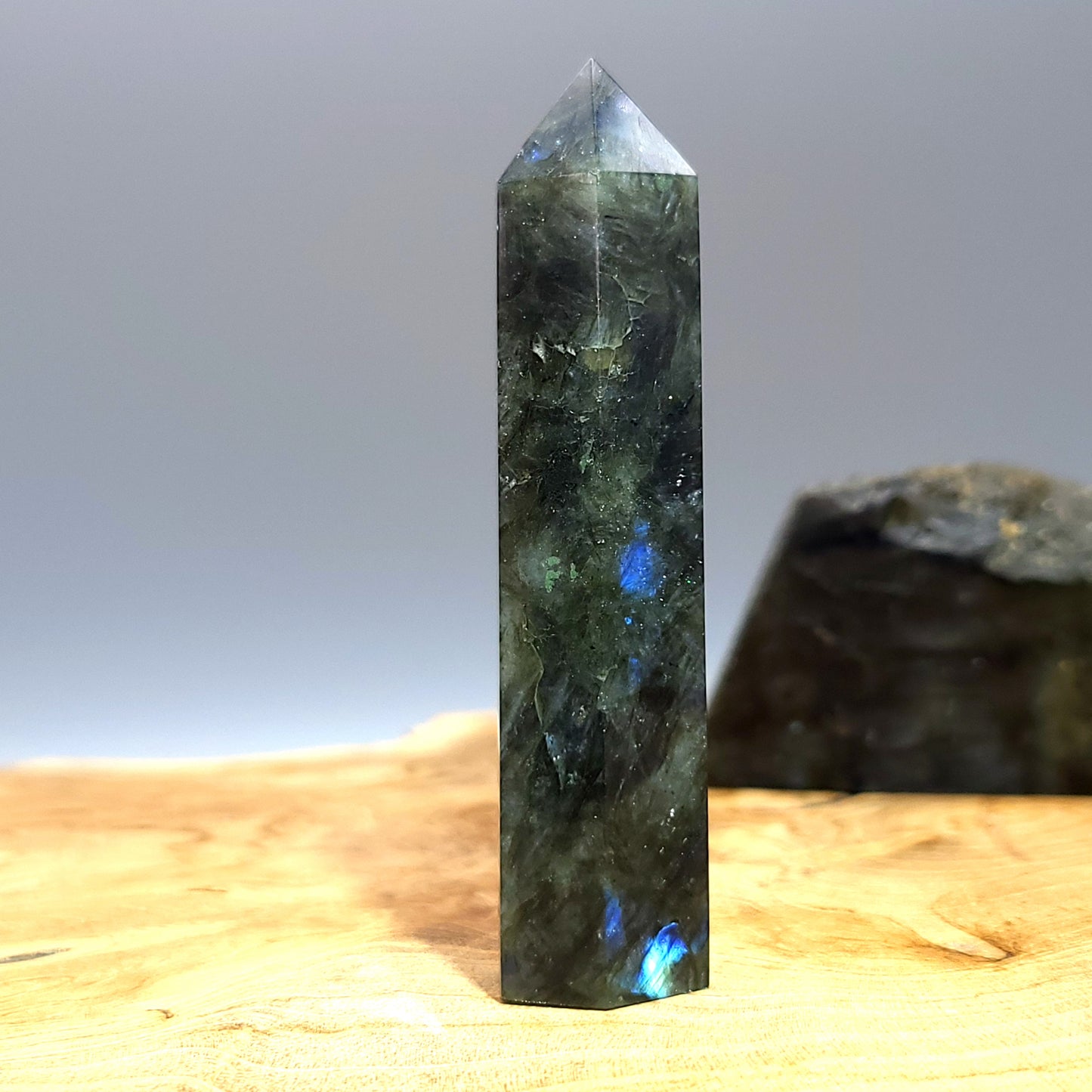 TOUR en POINTE EN PIERRE LABRADORITE - UNIQUE & ARTISANALE