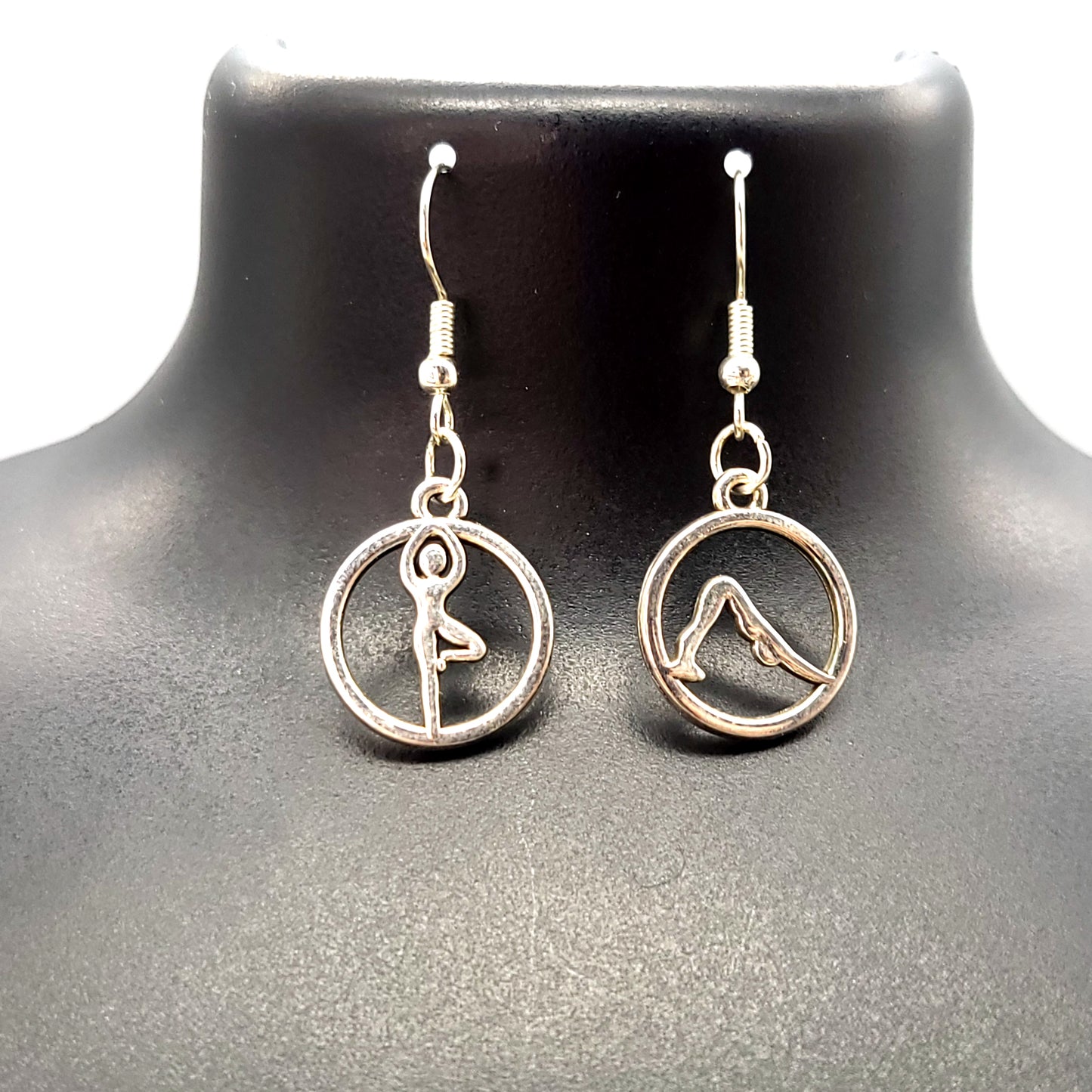 BOUCLES D'OREILLES DUO ORIGINAL " 2 POSTURES DE YOGA " - BIJOUX BRELOQUES FANTAISIES ZEN