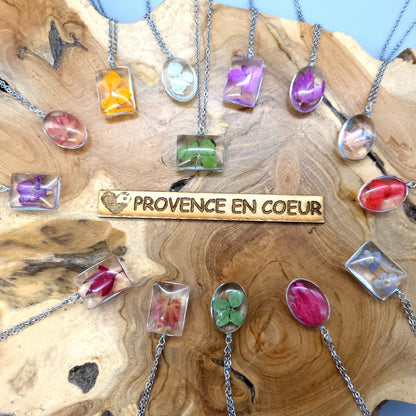 DIVERS COLLIERS + PENDENTIFS DE VRAIES FLEURS SOUS VERRE - UNIQUES, ORIGINAUX & ARTISANAUX