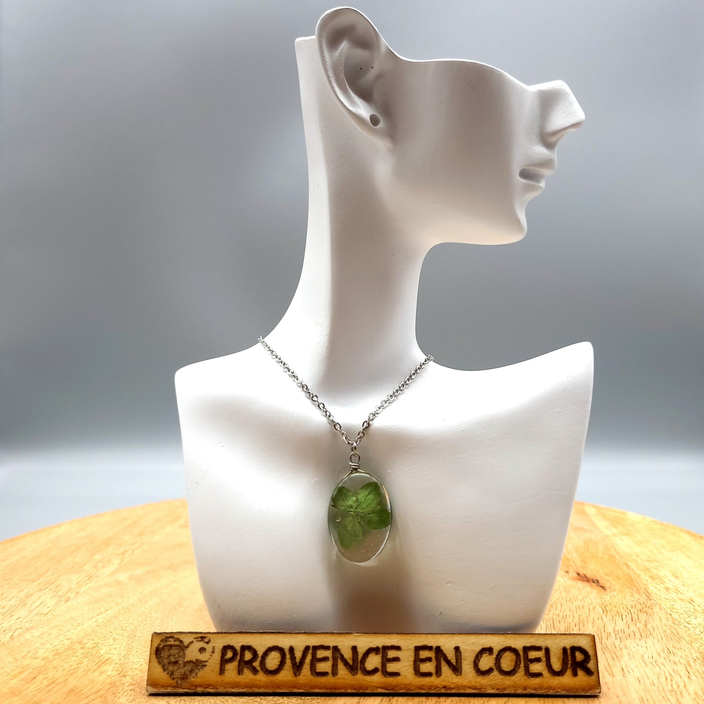 DIVERS COLLIERS + PENDENTIFS DE VRAIS TRÈFLES à 4 FEUILLES SOUS VERRE - UNIQUES, ORIGINAUX & ARTISANAUX