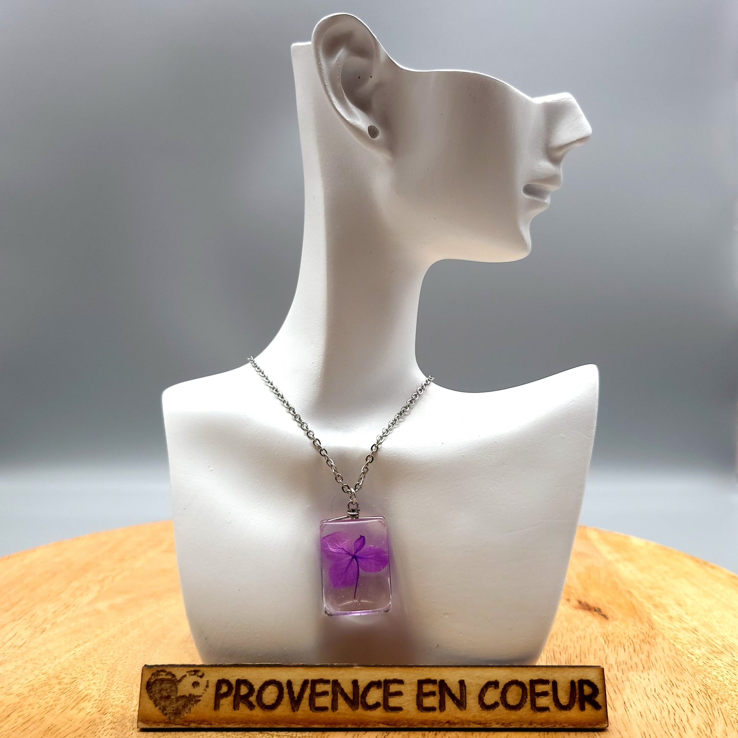 DIVERS COLLIERS + PENDENTIFS DE VRAIES FLEURS SOUS VERRE - UNIQUES, ORIGINAUX & ARTISANAUX