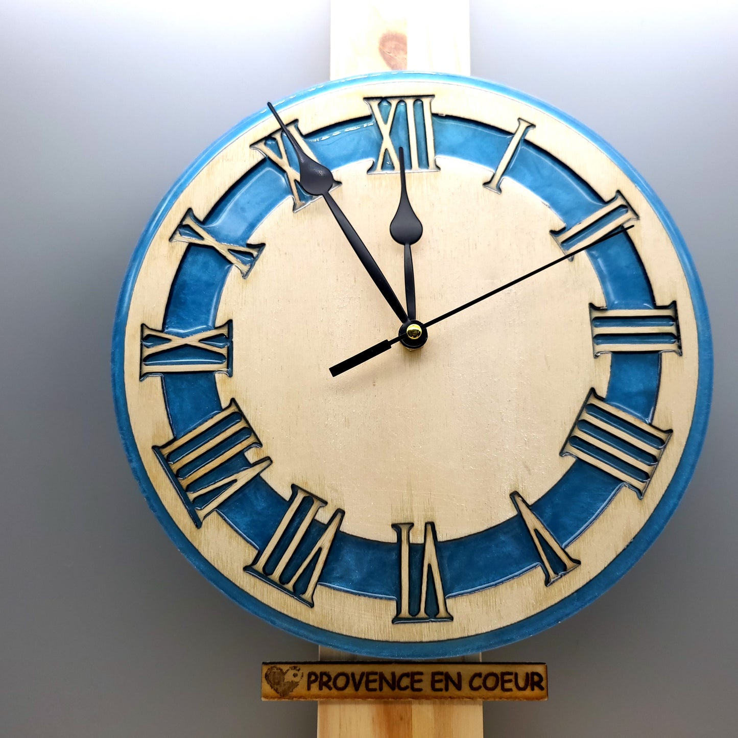 HORLOGE MURALE RONDE BLEUE VINTAGE EN BOIS & RÉSINE - DÉCORATION ARTISANALE, UNIQUE & ORIGINALE
