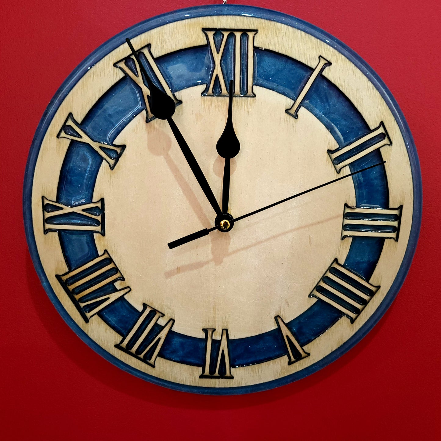 HORLOGE MURALE RONDE BLEUE VINTAGE EN BOIS & RÉSINE - DÉCORATION ARTISANALE, UNIQUE & ORIGINALE