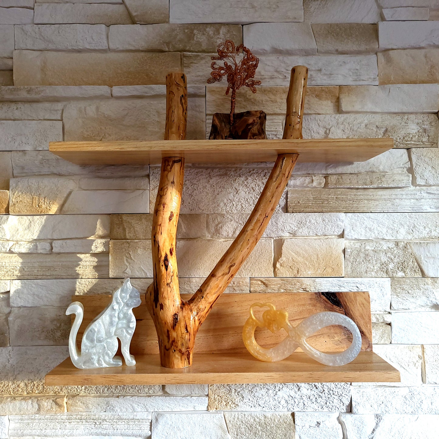 ÉTAGÈRE TROMPE L'OEIL AVEC TRONC EN BOIS DE CADE + 2 TABLETTES - MODÈLE ÉCOLO, ARTISANAL, ORIGINAL & UNIQUE