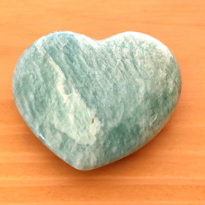 COEUR SCULPTÉ EN PIERRE AMAZONITE - UNIQUE & ARTISANAL
