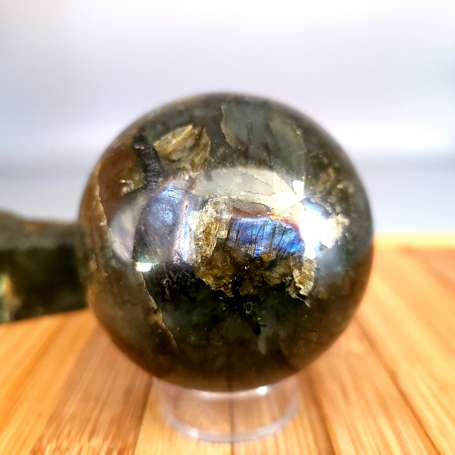 SCULPTURE SPHÈRE ou BOULE 3D EN PIERRE DE LABRADORITE ARC EN CIEL N°2 - UNIQUE & ARTISANALE