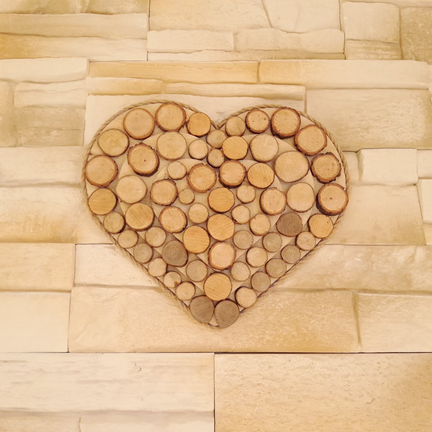 TABLEAU COEUR ET RONDINS DE CHENE EN RELIEF SUR 3 HAUTEURS - MODÈLE N°1 - DÉCORATION UNIQUE, ORIGINALE et ARTISANALE